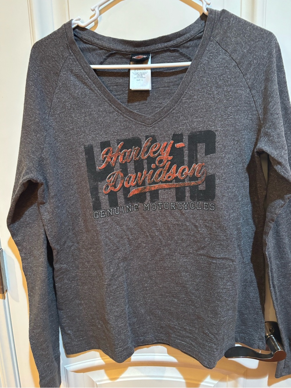 Harley-Davidson Women's Gray Long Sleeve V-Neck Distressed  Graphic T-Shirt L